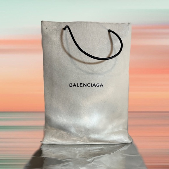 🚨3 DAY SALE 25% OFF‼️ 
Balenciaga Large leather Shopping Bag! 2019 runway piece. - Picture 1 of 13